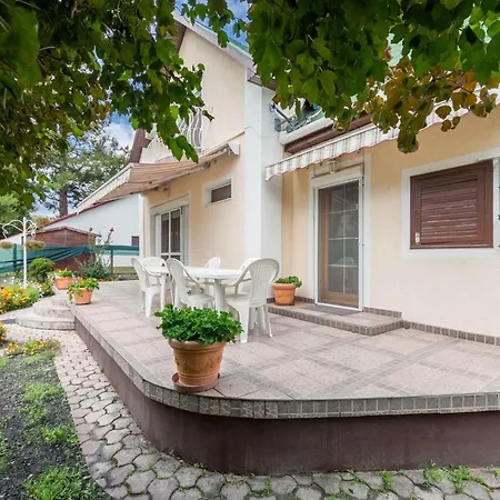 Beachfront Balatonmariafuerdo 19542 *