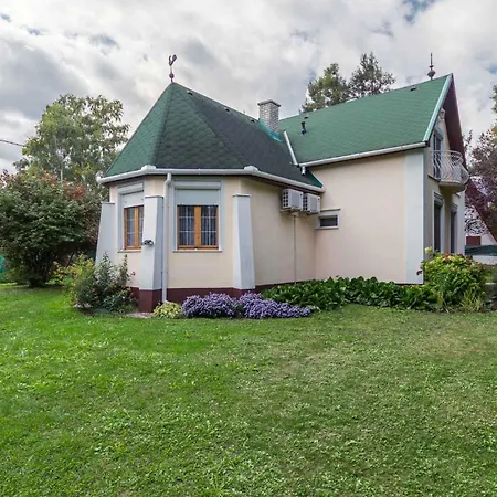 בית נופש Beachfront Balatonmariafuerdo 19542 *