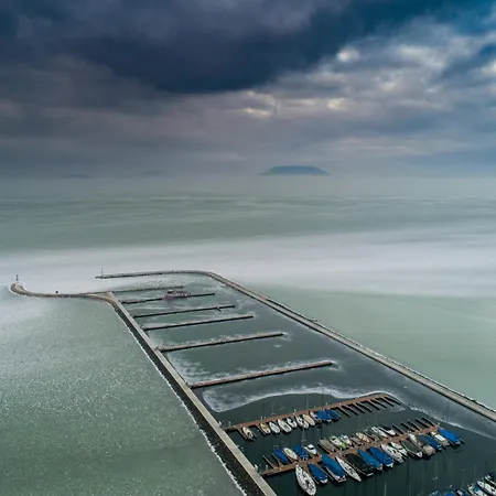 Beachfront Balatonmariafuerdo 19542 *