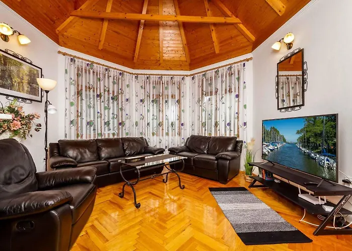 בית נופש Beachfront Balatonmariafuerdo 19542