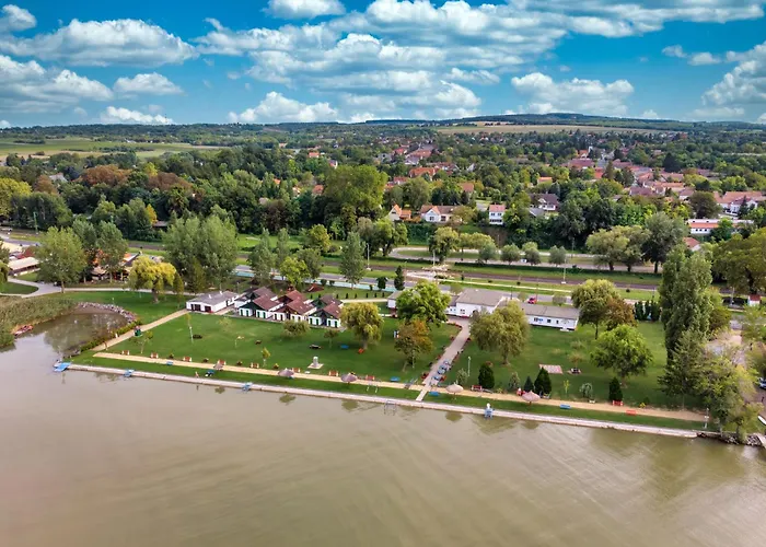 Beachfront Balatonmariafuerdo 19542 בית נופש Balatonmáriafürdő