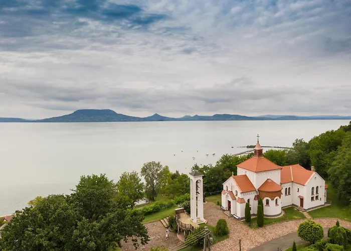 Beachfront Balatonmariafuerdo 19542 בית נופש *